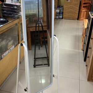 espejo con base y ruedas blanco